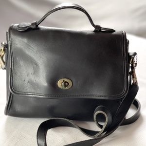 Vintage Coach - Classy Black Small Crossbody